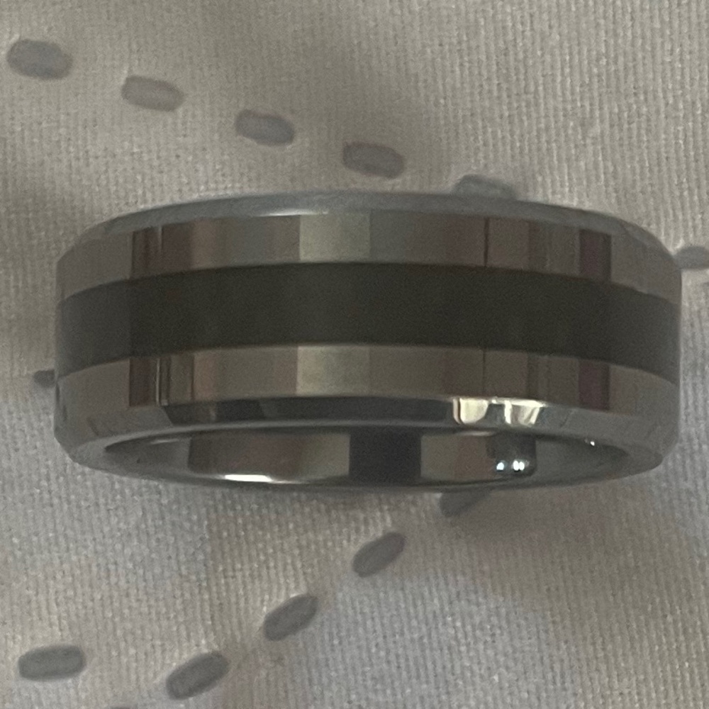 NEW Carbon Fiber & Tungsten Carbide Men’s Ring size 9